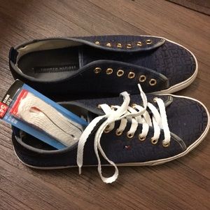 Tommy hilfinger chuck taylors (vans/converse)